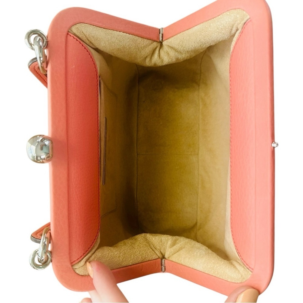 Marc Jacobs Classic Coral Pebbled Leather Kiss-Lock Frame Bag with Chain Strap - Picture 9 of 11